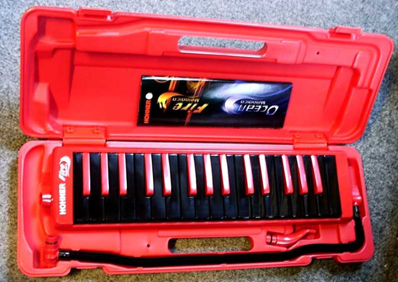 Mélodica Hohner Fire 32, rouge/noir (9432/32)